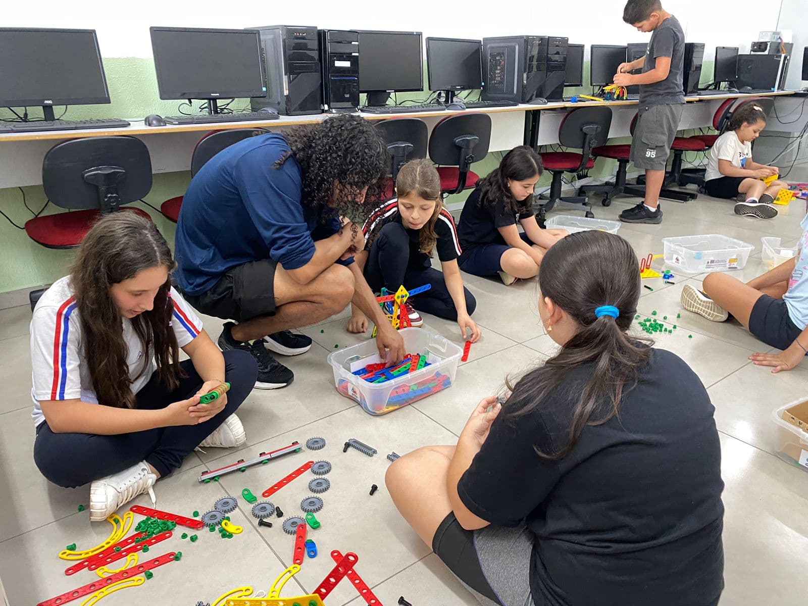 Caçador: Projeto Geração Criativa expande oficinas gratuitas para alunos no contraturno escolar