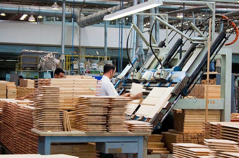 Indústria de madeira em SC demite quase mil funcionários após tarifa dos EUA