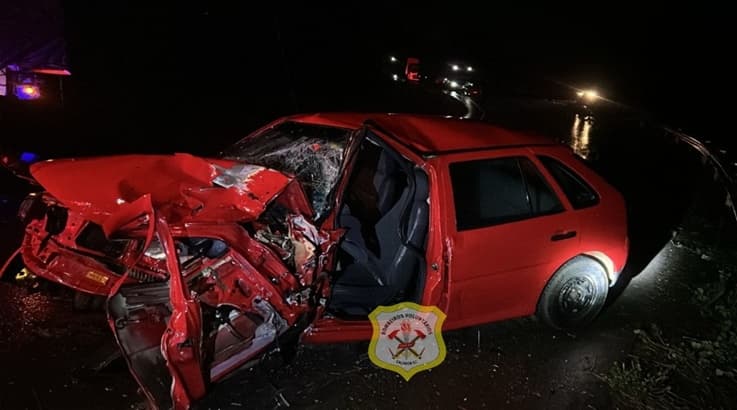 SC-350: Colisão entre carro e carreta deixa motorista preso às ferragens em Caçador - Caçador Online