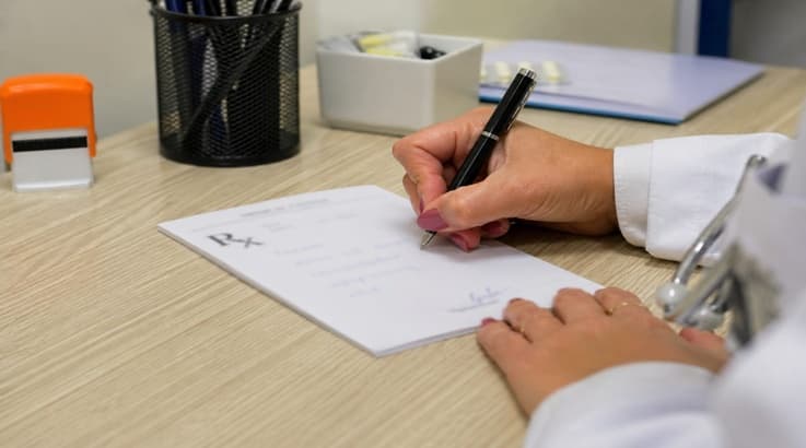 Médica condenada por tráfico de drogas ao prescrever remédios controlados irregularmente em Caçador