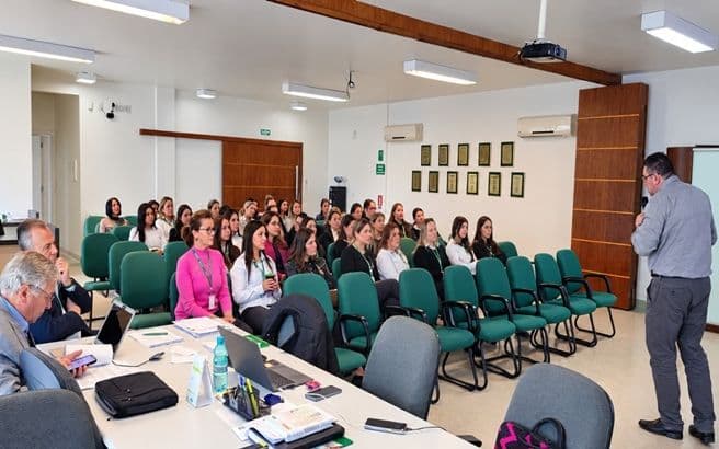 Unimed promove conversa sobre saúde da mulher e avanços no tratamento do câncer de mama - Caçador Online